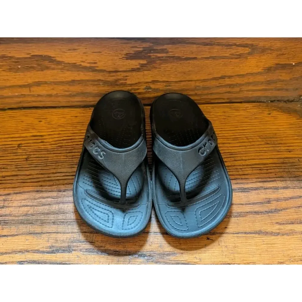 Crocs Black Toe Sandals Youth Size 2 Flip Flop Shoes